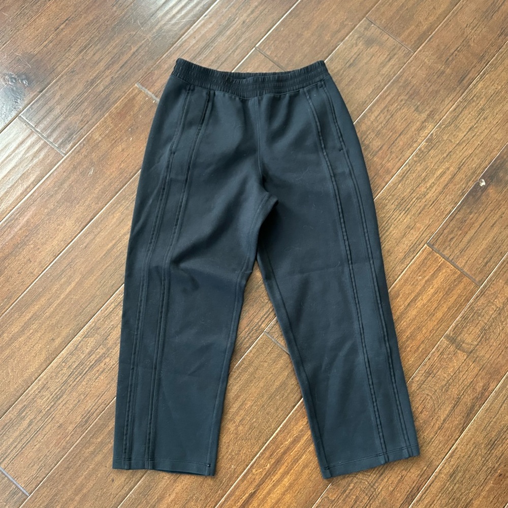 Lululemon Light Strides Crop 23”
Black
Capri
Casual
Pull On Pants
Size 2